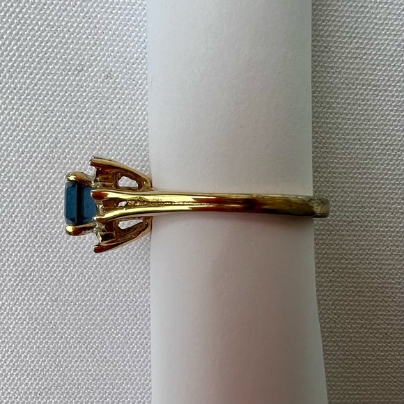Blue Topaz Ring - Picture 3 of 5